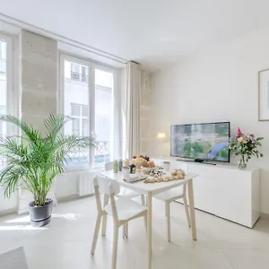 Апартаменты Jardin Saint Honore Париж