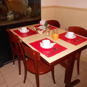 ** Otel Abricotel Fransa